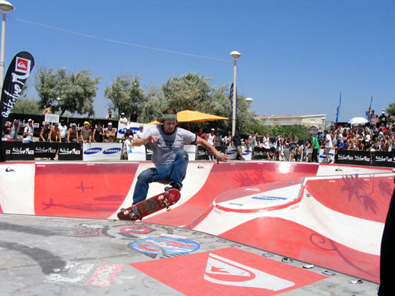 Benji Galloway - 5-O Grind sur le hip